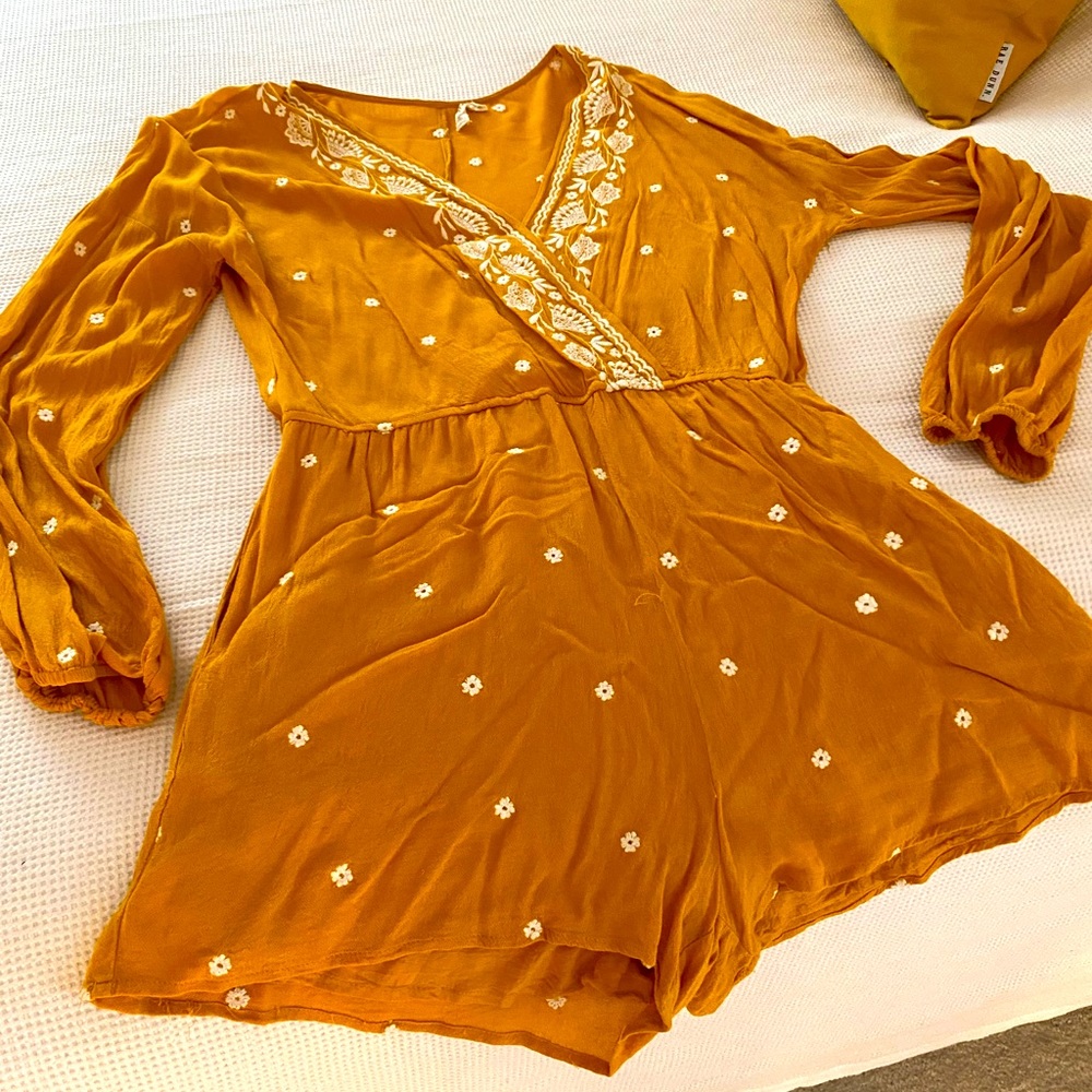Yellow flower romper! 🌻